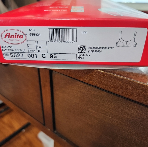 Extreme Control Sports Bra in Black and Gray - Picture 3 of 3